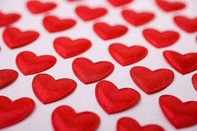 玩家推测《生化危机4：重制版》或与生8存在联系